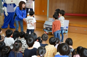 車の下にボールが入ってしまった時は…