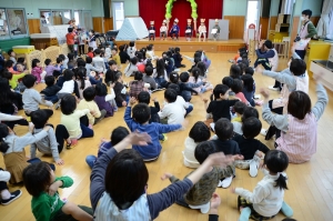 みんなで歌ってお祝い