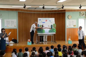 「はしのうえのおおかみ」を見せてもらいました