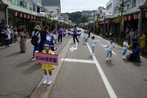 道路に並ぶよ