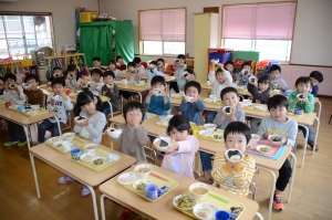 給食は、自作おにぎり