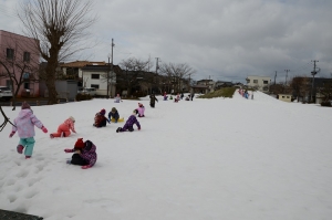 公園いっぱいに広がって（年中）