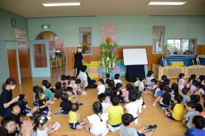 進行担当の登場