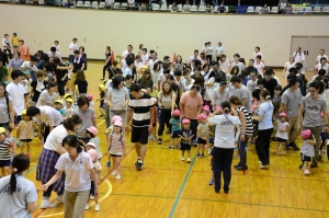 お家の人と一緒に閉会式