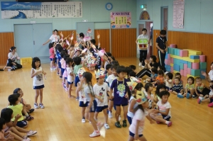 入場です