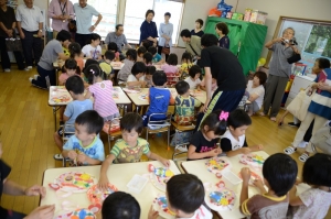 シール　上手に貼れるかな？