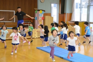 鳥さんのようにピョンピョン