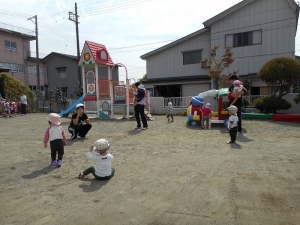 園庭は０才児クラス貸切