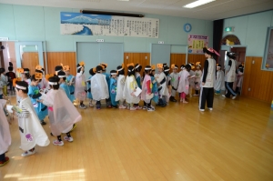 先生からお土産をもらってお部屋へ