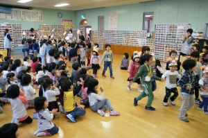 入場です