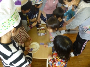 紫色の券で「けんだま」お願いします