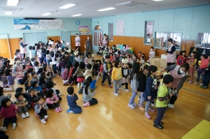 入場です