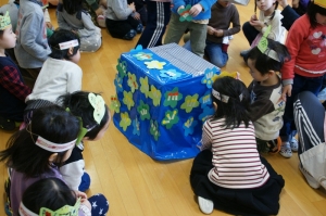 人形のパーツを分担して作ります