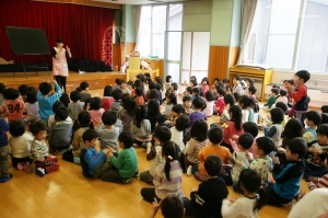 手遊び「１本指の拍手」