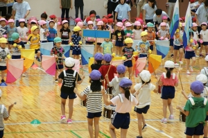 入場行進で運動会スタート