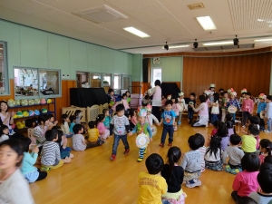 退場します