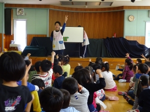 手遊び「やきいもグーチーパー」