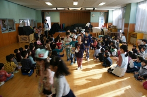 退場します