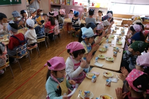 手を合わせましょう、ぱっちんこ