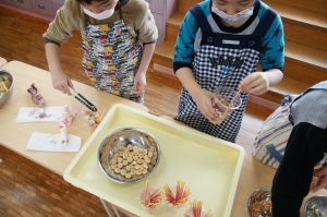 ﾎｲｯﾌﾟｸﾘｰﾑ、お菓子をのせて