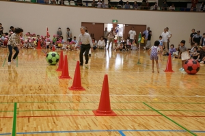 参加者レース「大玉ころがし」