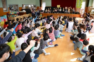 みんなで歌ってお祝い