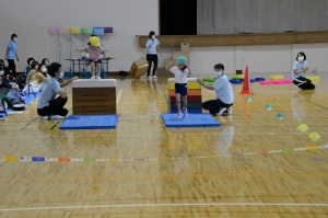 年中「障害物レース」