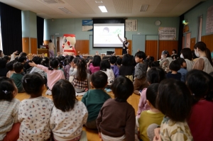 スライドを見ながら一緒に考えました