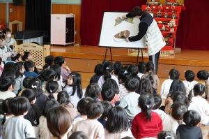 パネルシアター「はらぺこあおむし」