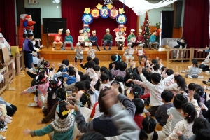 「ハッピーハッピーバースデーソング」でお祝い