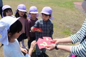 買う野菜を決めるくじ引き