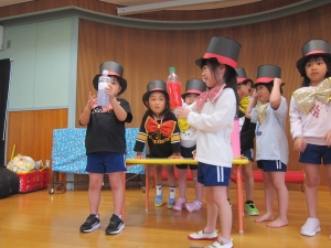 「不思議な水の色変化」
