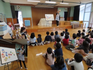 パネルシアター「どんな色が好き？」