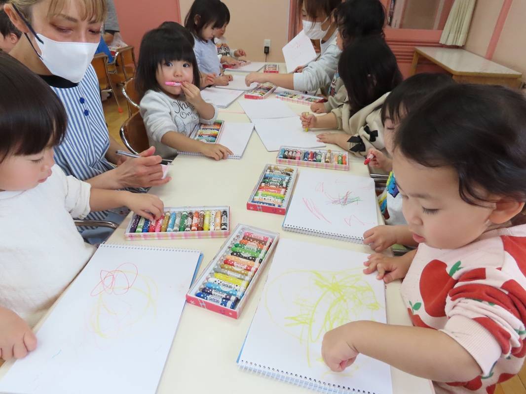 お絵描き・シールあそび