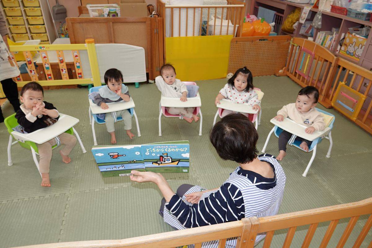 絵本に集中してます