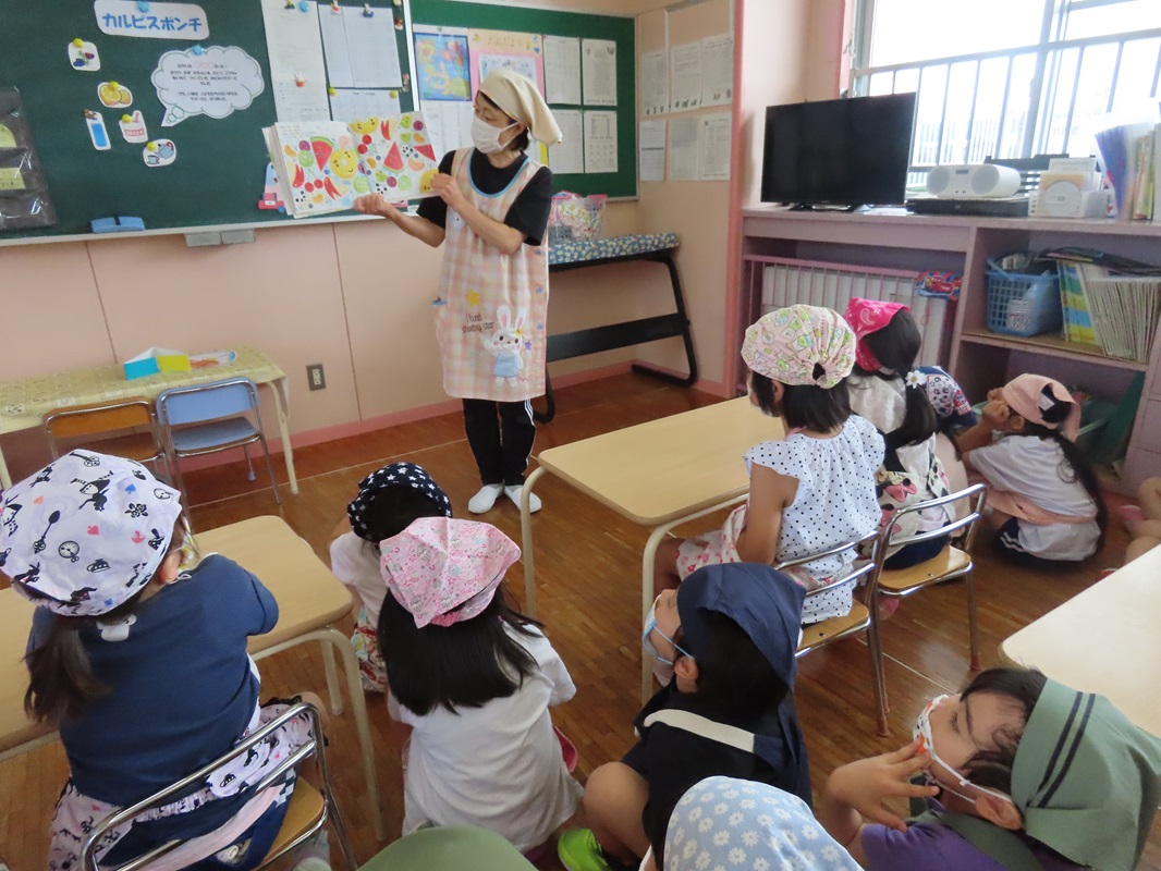 絵本の読み聞かせ