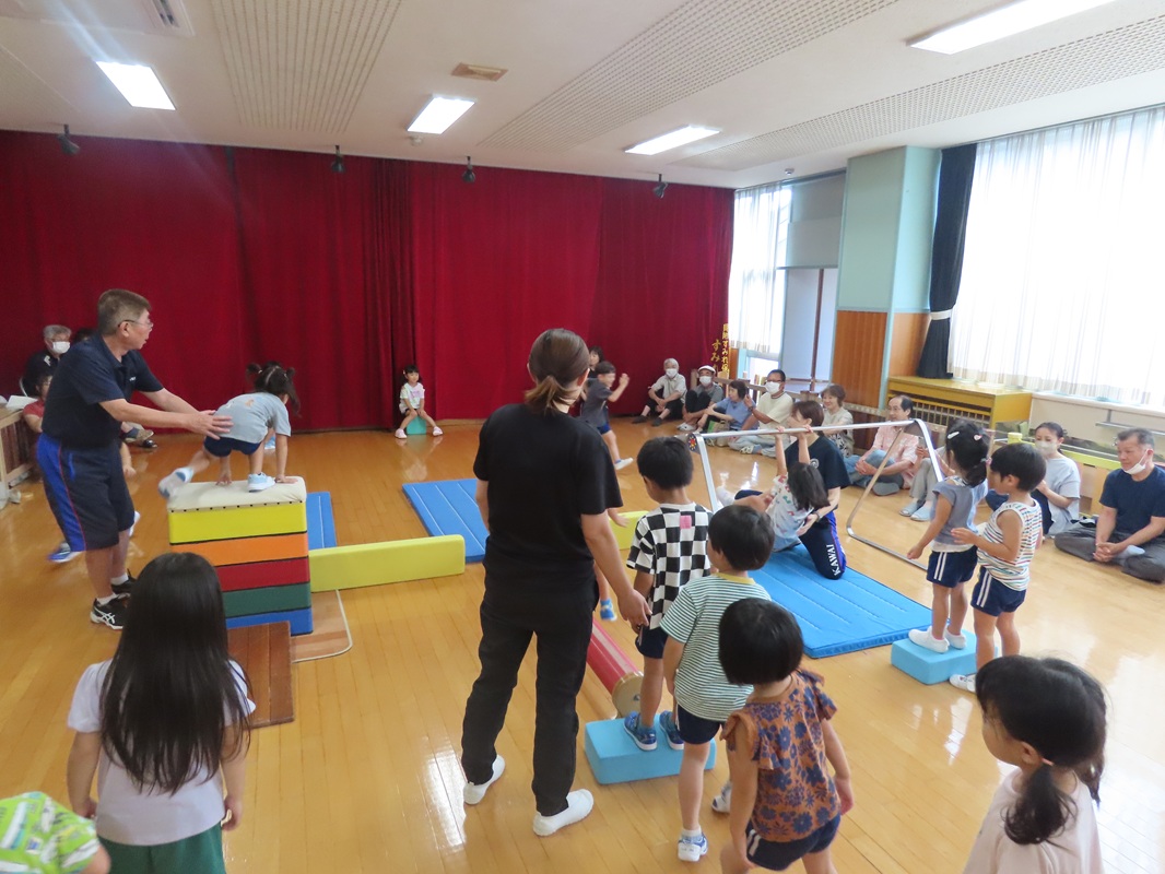 きく組～跳び箱・鉄棒・平均台～