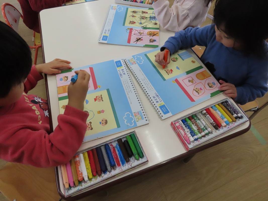 ぼたん組　クレヨンあそび