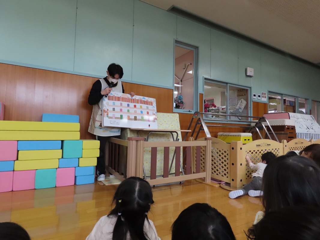 大型絵本「とんとんとん」