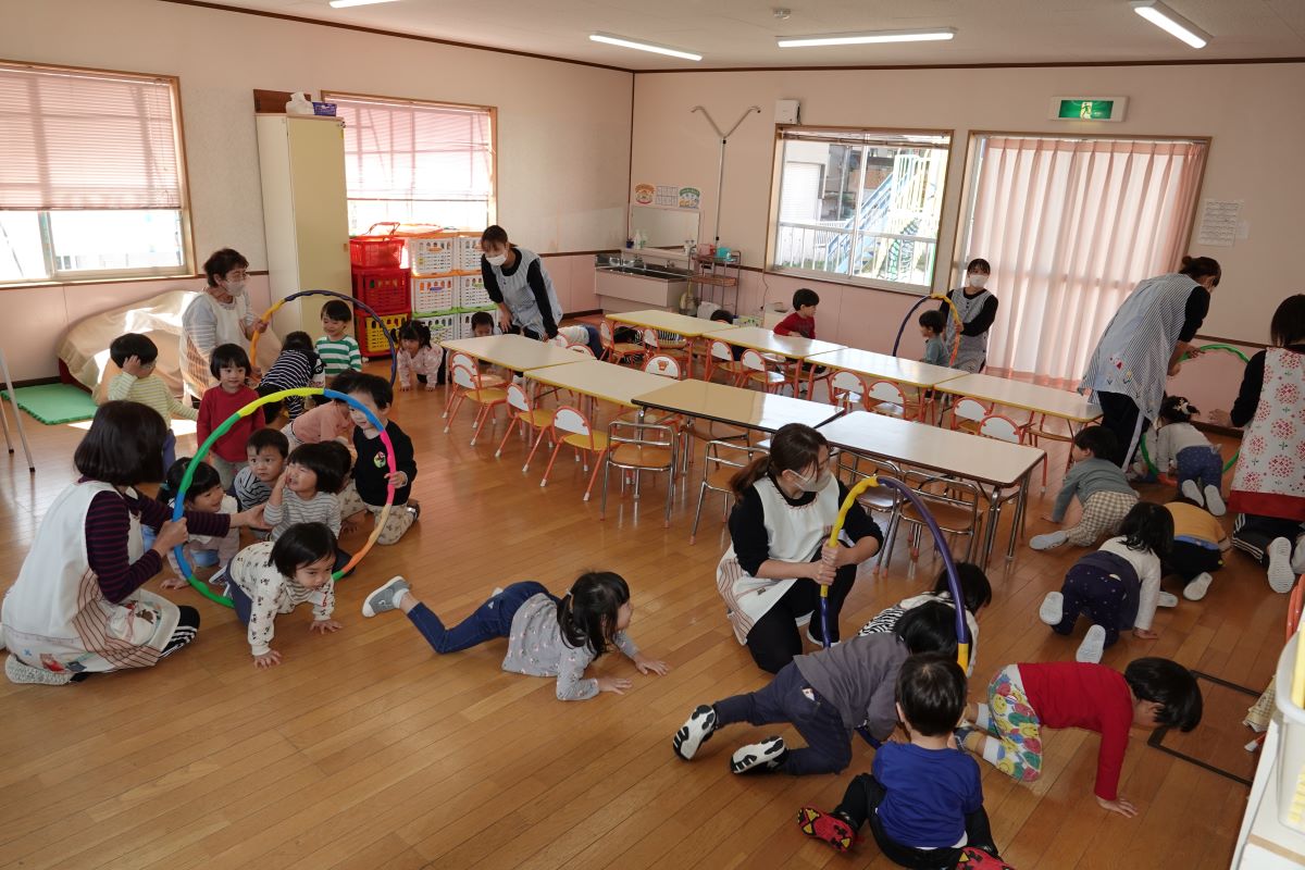 11月9日（木）ぼたんぐみのフラフープくぐり