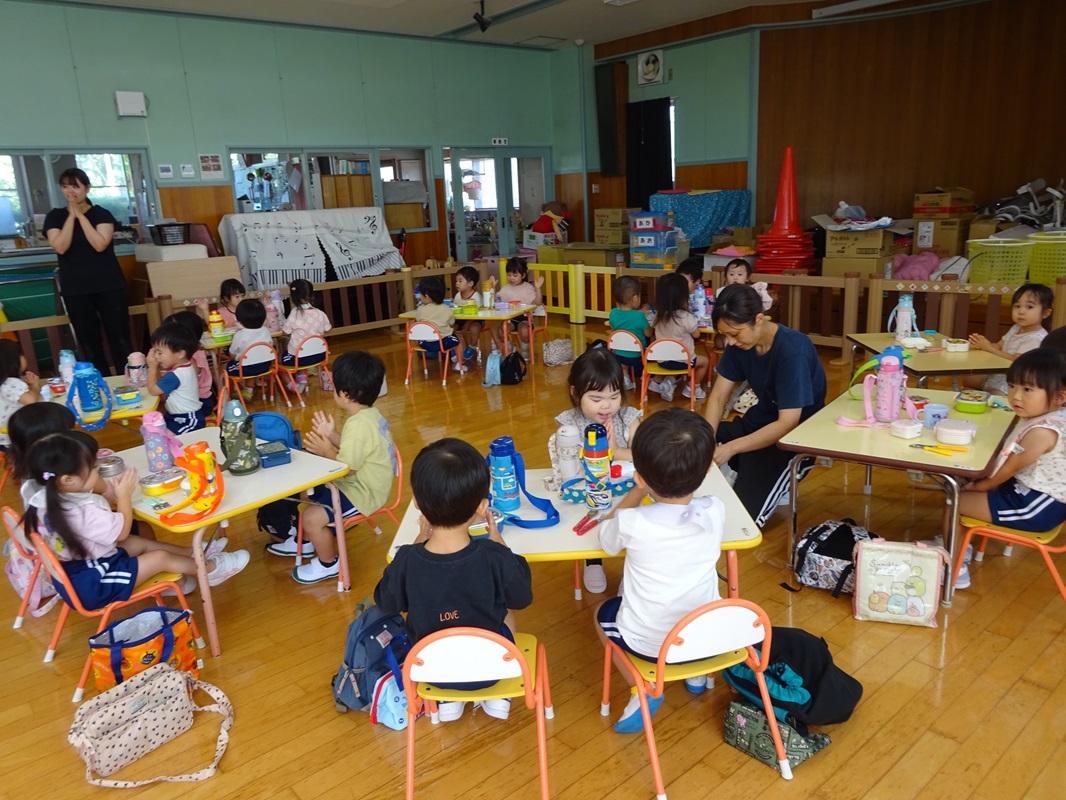 未満児組 遠足ごっこ