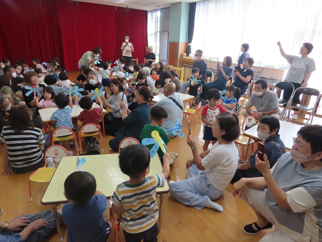 ぼたん組～「とんぼのめがね」を歌いました♬～