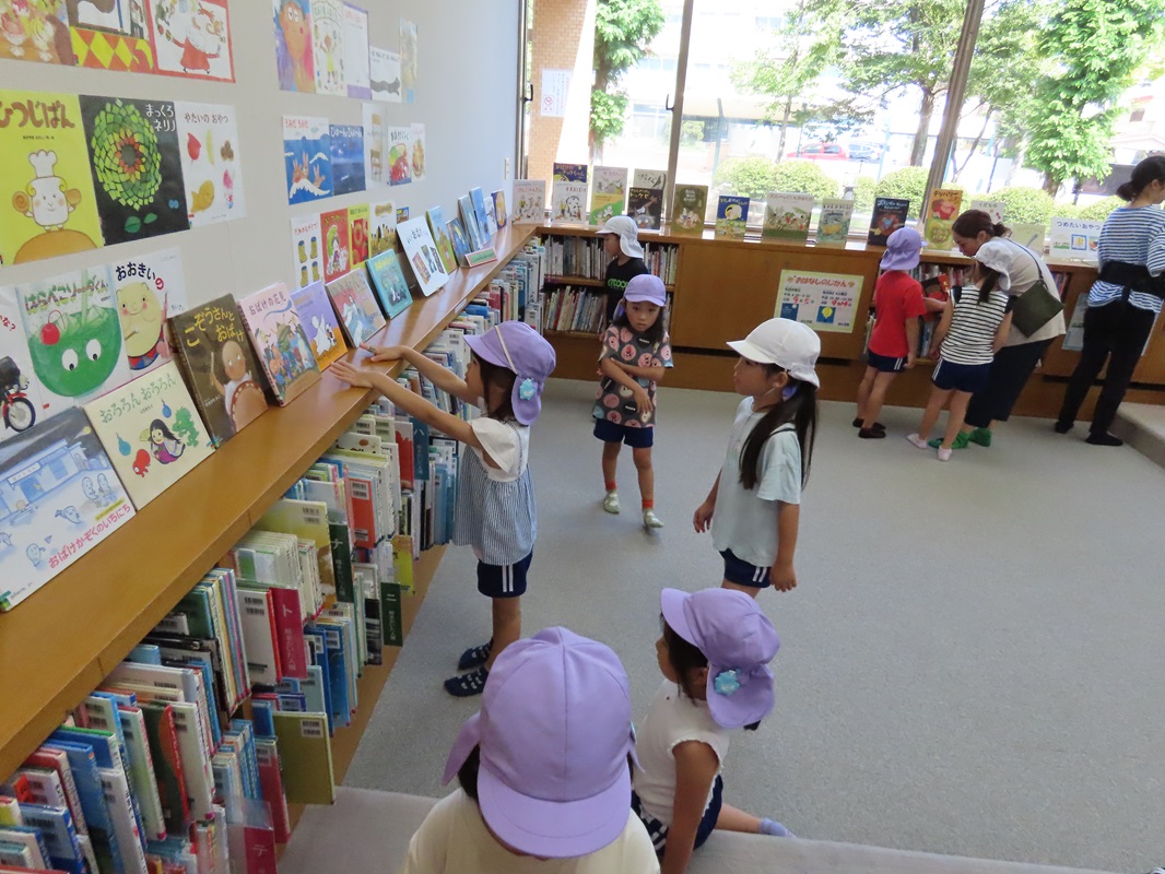 ９月５日（木） 年長組 図書館訪問