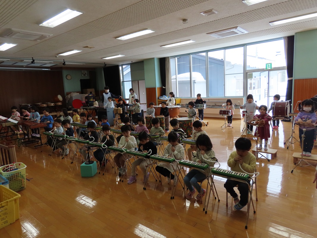 ２月１０日（月） 年少組 合奏練習