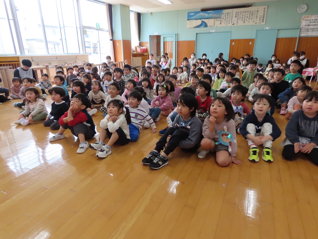 みんな夢中で聞いています