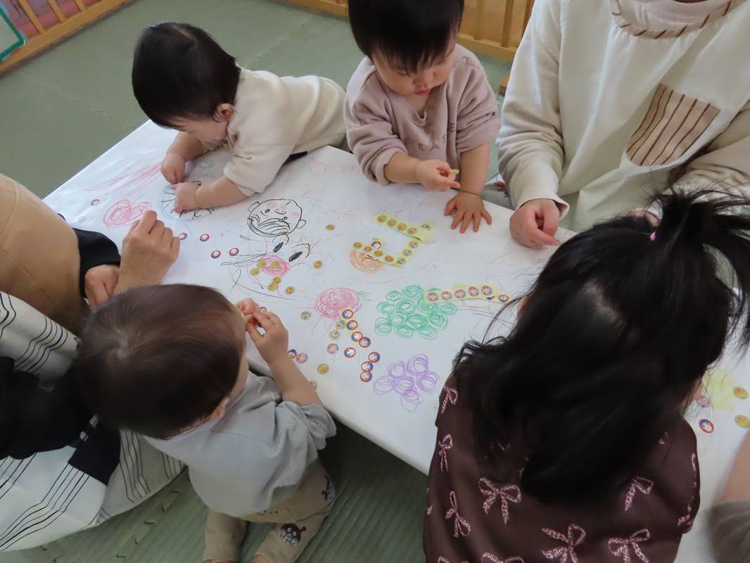 お絵描き・シールあそび