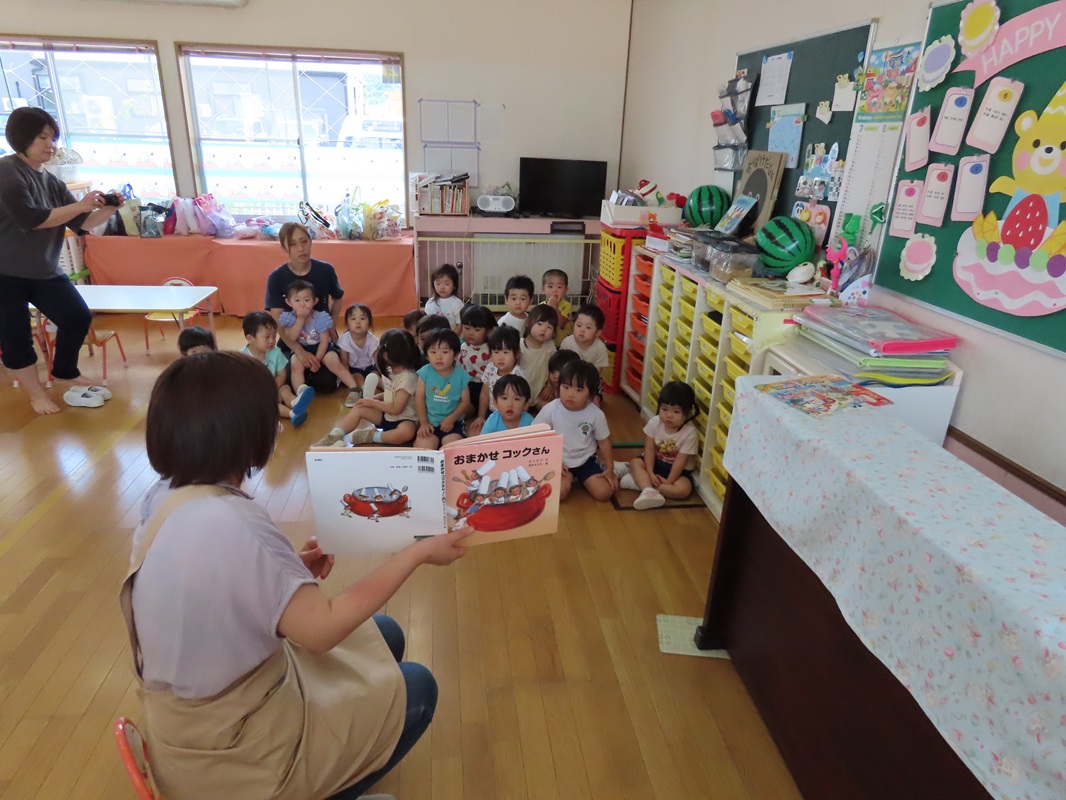 集中して見ています