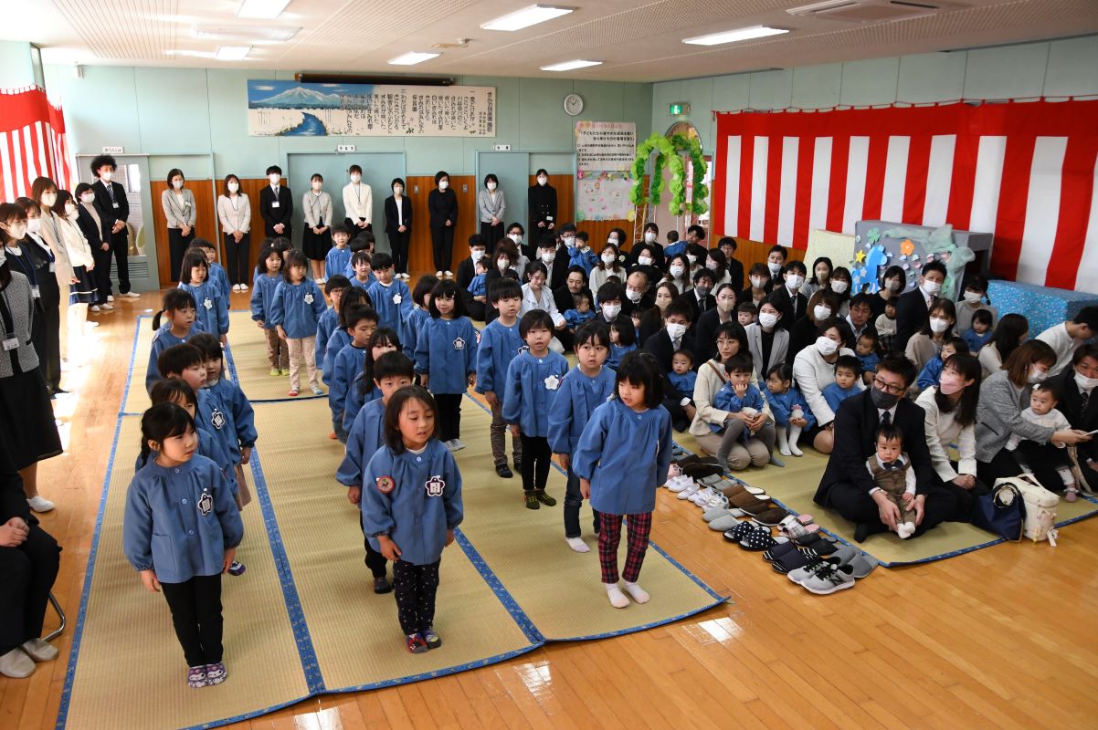 年長の「園歌」紹介