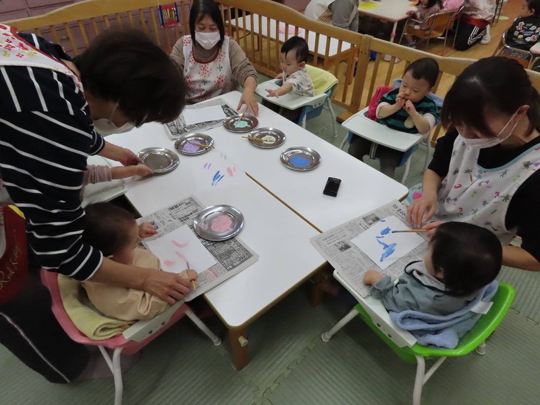 つぼみ組　はじめての絵具