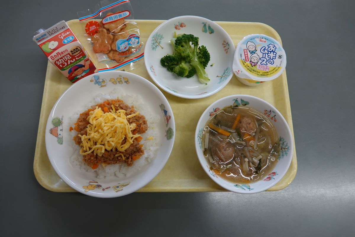 10月19日（木）10月お誕生会の給食